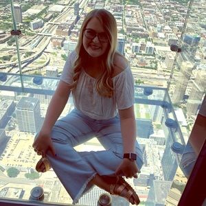 Meet your Posher, Elizabeth